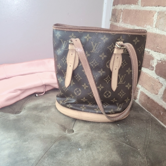 Louis Vuitton Tote Bucket bag! - Picture 3 of 5